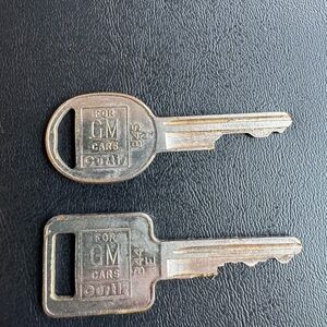 GM Cars Vintage Key Set - Silver